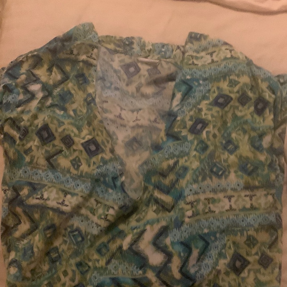 Women’s shirt- could be casual, could be business casual